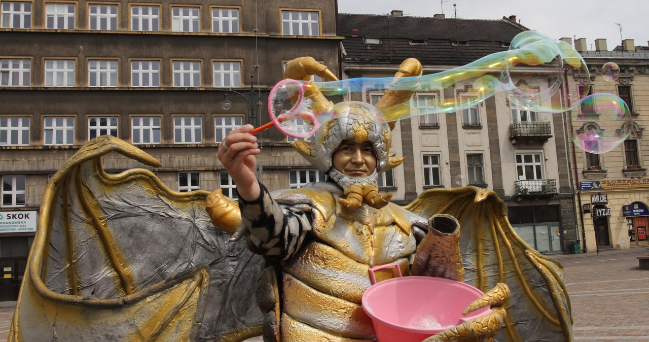 Kraków: Mydlane bańki poszybowały do nieba