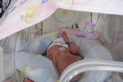 Kraków: Noworodki mają zapewnioną pełną opiekę neonatologiczną