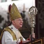 Kraków: Nuncjusz apostolski przekazał abp. Jędraszewskiemu paliusz