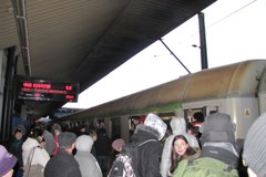 Kraków: O wejście do pociągu trzeba zawalczyć