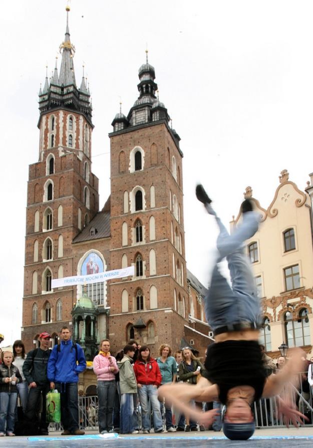 Kraków obawia się o płytę Rynku Głównego /AFP