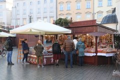 Kraków: Ostatnie przygotowania do rozpoczęcia Targów Bożonarodzeniowych