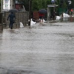 Kraków pod wodą. Rzeka przelała się przez wał powodziowy w Bieżanowie 