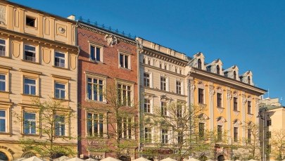 Kraków: Ponad 2 tys. zł kary dla dorożkarza za wożenie półnagich turystów