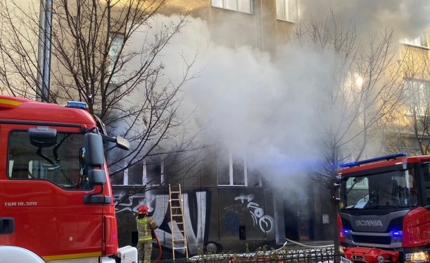 Kraków: Pożar mieszkania przy ul. Krowoderskiej. Jedna osoba ranna