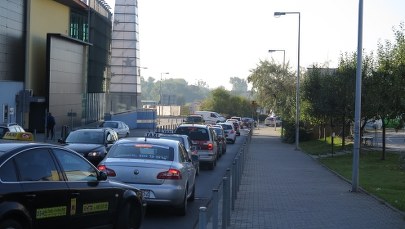 Kraków: Protest taksówkarzy. Tysiąc aut zakorkowało miasto