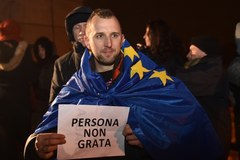 Kraków: Protestujący blokowali politykom PiS wjazd na Wzgórze Wawelskie