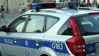 Kraków: Radiowóz dachował i wpadł do rowu