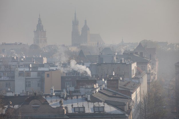 Kraków spowity smogiem /Shutterstock