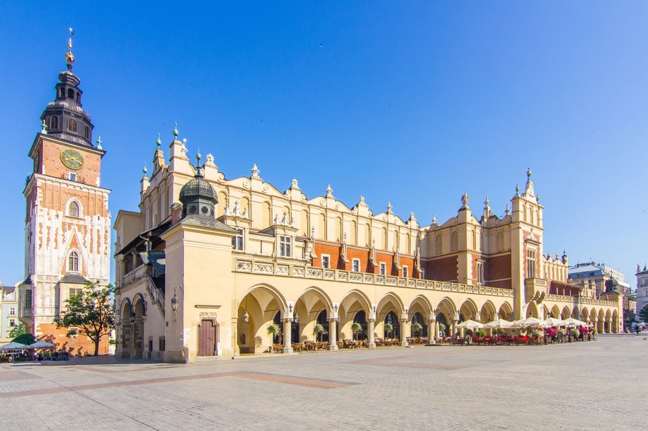 Kraków. Sukiennice /Shutterstock