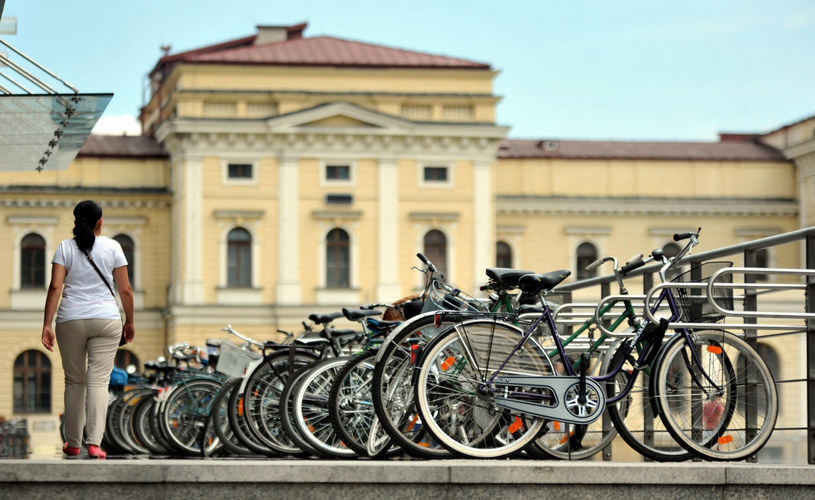 Kraków świetnie zwiedza się na rowerze /Marek Lasyk  /Reporter