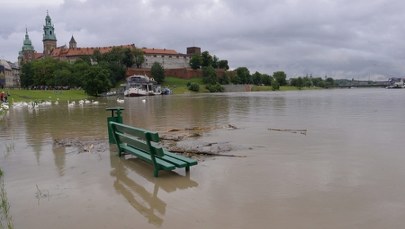 ​Kraków szykuje się na wielką wodę. Jest lista punktów z workami z piaskiem