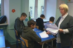 Kraków: Uczniowie piszą test z wiedzy humanistycznej