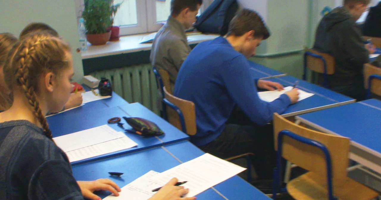 Kraków: Uczniowie piszą test z wiedzy humanistycznej