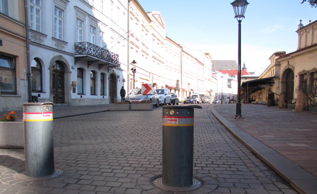 Kraków: Ulica zamknięta po atakach 11 września 2001