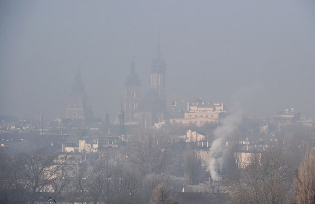 Kraków w smogu /	Jacek Bednarczyk   /PAP