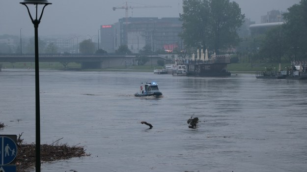 Kraków: Wezbrana Wisła i zalane Bulwary /Józef Polewka /RMF FM