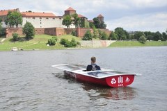 Kraków: Wodowanie łodzi solarnej zbudowanej przez studentów