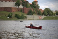 Kraków: Wodowanie łodzi solarnej zbudowanej przez studentów