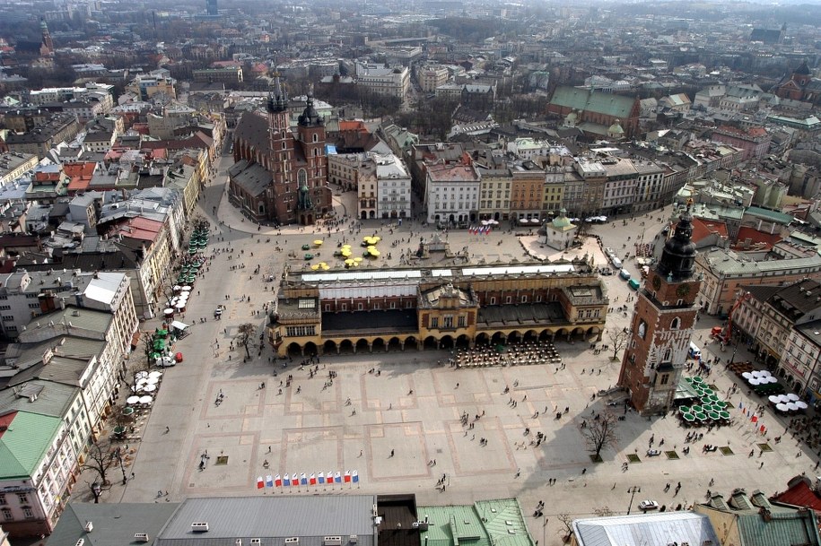 Kraków z lotu ptaka /	Jacek Bednarczyk   /PAP