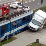Kraków: Zderzenie tramwaju z samochodem dostawczym
