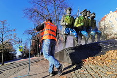 Kraków: Zdewastowany pomnik Piłsudskiego i Legionistów