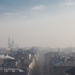 Kraków znowu spowity mgłą
