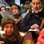 Krakowianie oddali hołd Leonardowi Cohenowi. "Jesteśmy tutaj, bo go kochaliśmy"