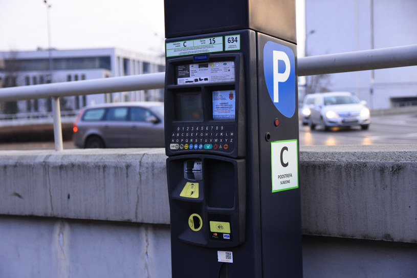 Krakowscy kierowcy nie powinni korzystać z kodów QR na parkomatach. To oszustwo. /Jacek Boron/REPORTER /East News