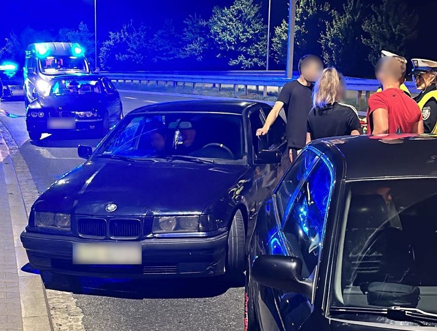 Krakowscy policjanci walczą z nielegalnymi wyścigami /Małopolska Policja /