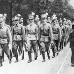 Krakowska kiełbasa i ułańskie kabaty. Jak wystawiano Legiony Polskie w 1914 r.?