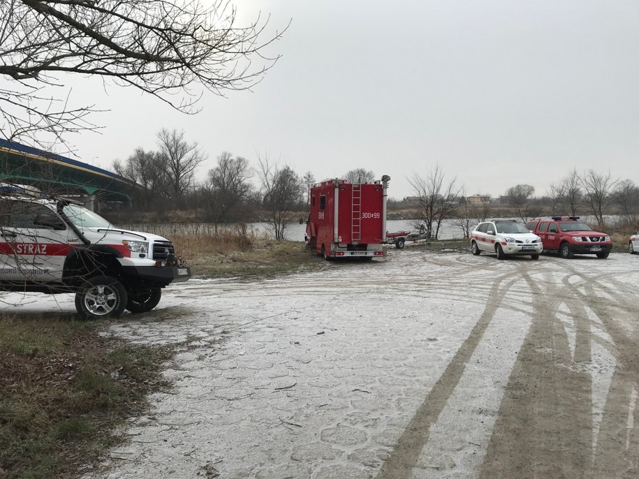 Krakowska policja kontynuuje poszukiwania 34-letniego Piotra Kijanki: dzisiaj służby sprawdzają sonarem dno Wisły od stopnia wodnego Dąbie do stopnia Przewóz /Marek Wiosło /RMF FM