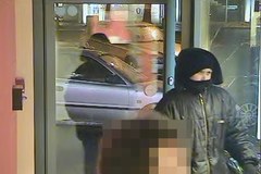 Krakowska policja poszukuje pary, która napadła na bank