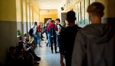 Krakowskie liceum zakazuje uczniom uprawiania seksu. "Statutowy Absurd Roku"