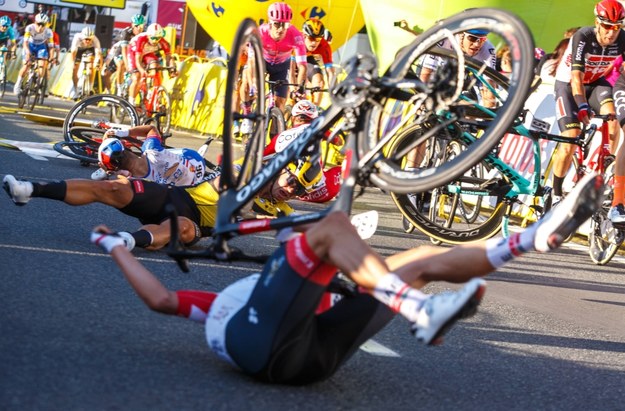 Kraksa na mecie pierwszego etapu 77. Tour de Pologne / 	Andrzej Grygiel    /PAP