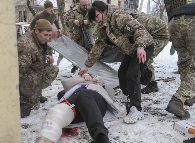 Kramatorsk, 2 lutego 2023 r. Ofiara rosyjskiego bombardowania /SERGEY SHESTAK /PAP/EPA