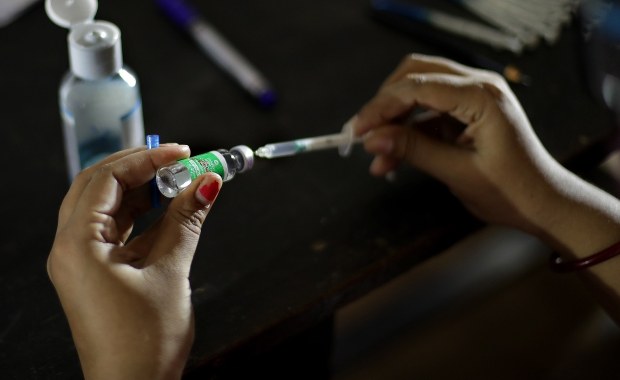 Kraska: Oficjalna rekomendacja ws. trzeciej dawki szczepionki pojawi się dzisiaj lub jutro