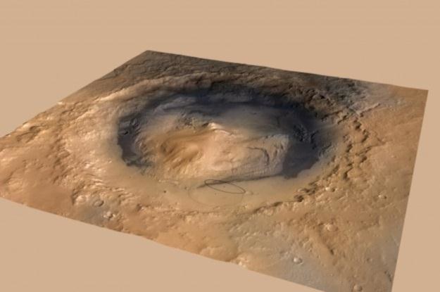 Krater Gale z oznaczonymi obszarami lądowania: większym (poprzedni) i mniejszym (obecny) /materiały prasowe