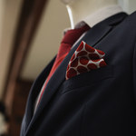 Krawaty, muszki i poszetki: ABC męskiej elegancji 
