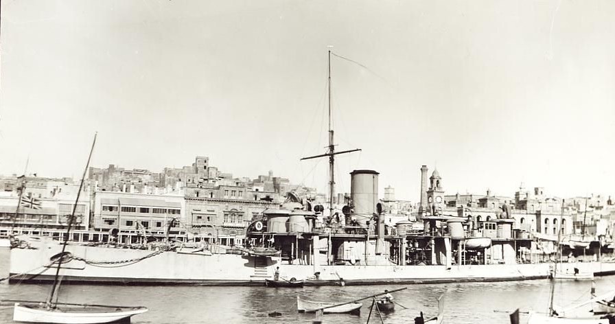 Krążownik torpedowo-taranowy HMS "Polyphemus" w porcie La Valetta na Malcie /Royal Navy /materiały prasowe