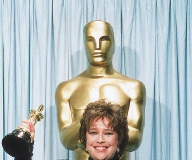 Kreacja w filmie "Misery" przyniosła Bates zasłużonego Oscara dla najlepszej aktorki pierwszoplanowej. Pokonała wtedy m.in. Julię Roberts (nominowaną za "Pretty Woman") oraz Meryl Streep (uhonorowaną nominacją za rolę w "Pocztówkach znad krawędzi").