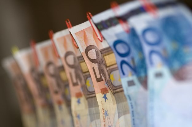 Kredyt hipoteczny - lepiej w euro czy PLN? /&copy; Panthermedia