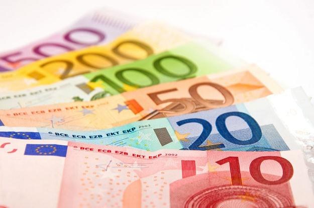 Kredyt mieszkaniowy w unijnej walucie spłaca co najmniej 90 tys. Polaków /&copy;123RF/PICSEL