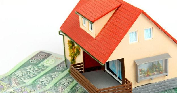 Kredyt na mieszkanie to zobowiązanie, które zwykle zaciągamy na dłuższy okres /&copy;123RF/PICSEL