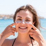 Krem do opalania to nie magia. Lekarze wyliczyli, ile naprawdę trzeba go użyć