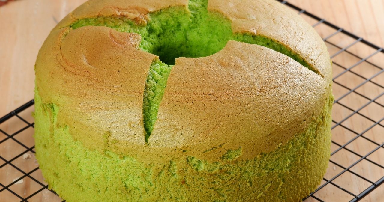 Krem lub ekstrakt z pandanu dodaje się do ciast, żeby zabarwić je na zielono i dodać naturalnej słodyczy /gambar-ed-gunn /Canva Pro