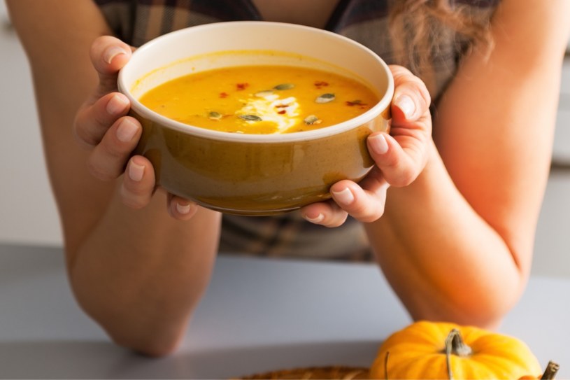 Krem z dyni to rozgrzewająca, aromatyczna zupa w sam raz na jesienny obiad /123RF/PICSEL