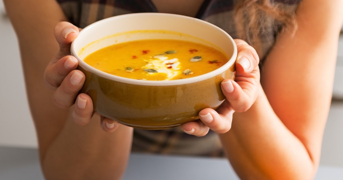 Krem z dyni to rozgrzewająca, aromatyczna zupa w sam raz na jesienny obiad /123RF/PICSEL