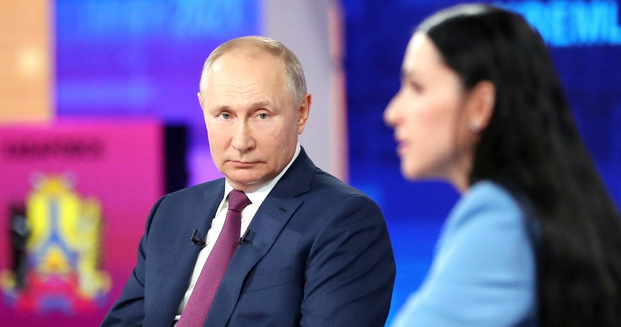 Kreml nie poradziłby sobie bez poparcia ludu. Dlatego od lat uprawia propagandę w ekstremalnym wydaniu /Kremlin Press Office / Handout/Anadolu Agency /Getty Images