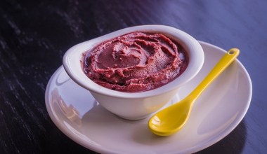 Kremowa, lekko pikantna pasta na kanapki. Doskonale poprawia pracę jelit i zapobiega skokom cukru